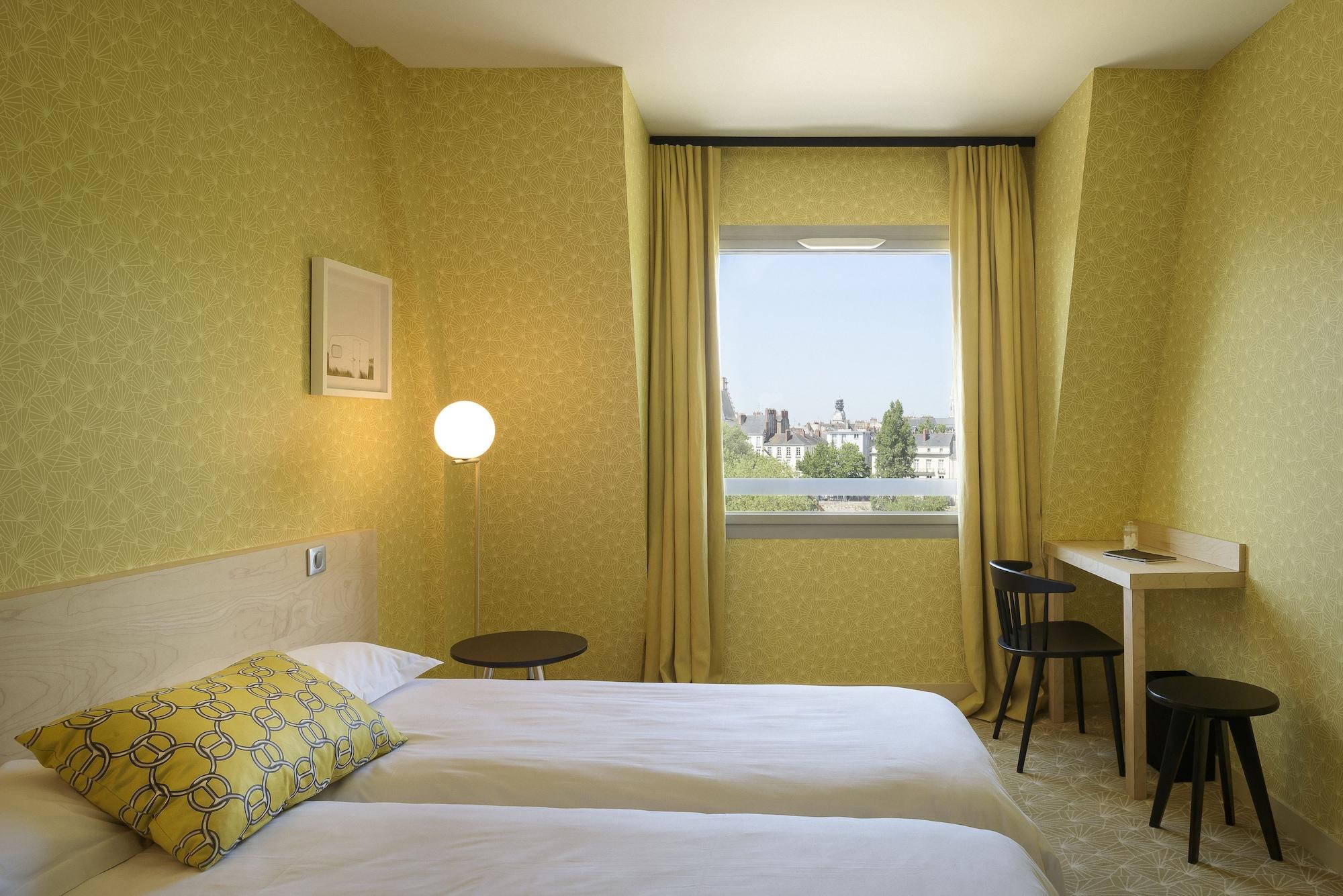 Hotel L'hotel 3*