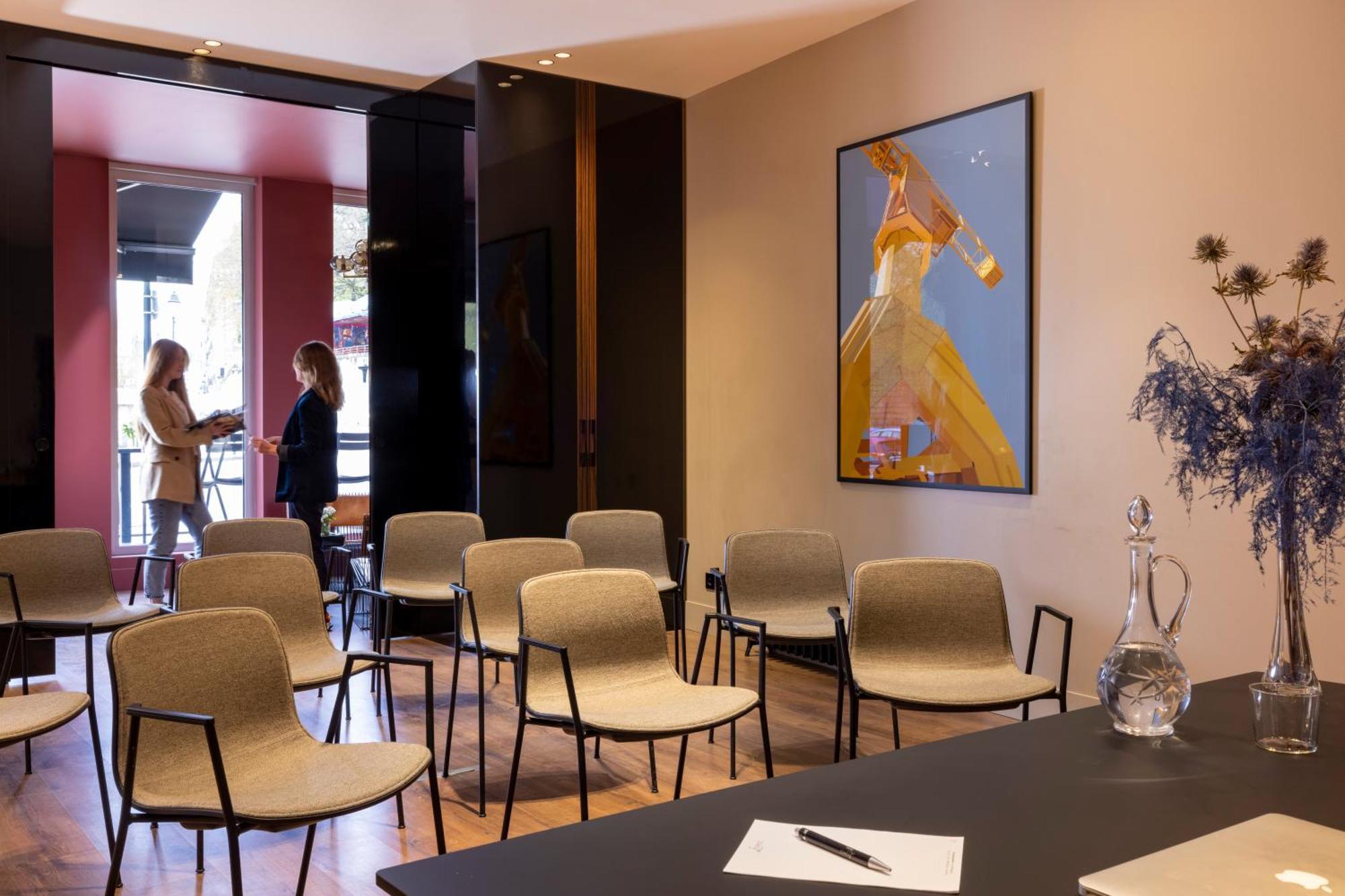 Hotel L'hotel 3*